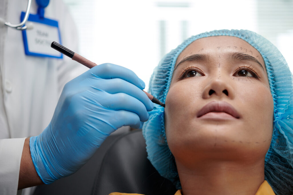 Plastic surgery procedure planning and facial markings
